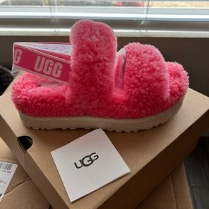 🌸UGG OH FLUFFITA slides 8 💕